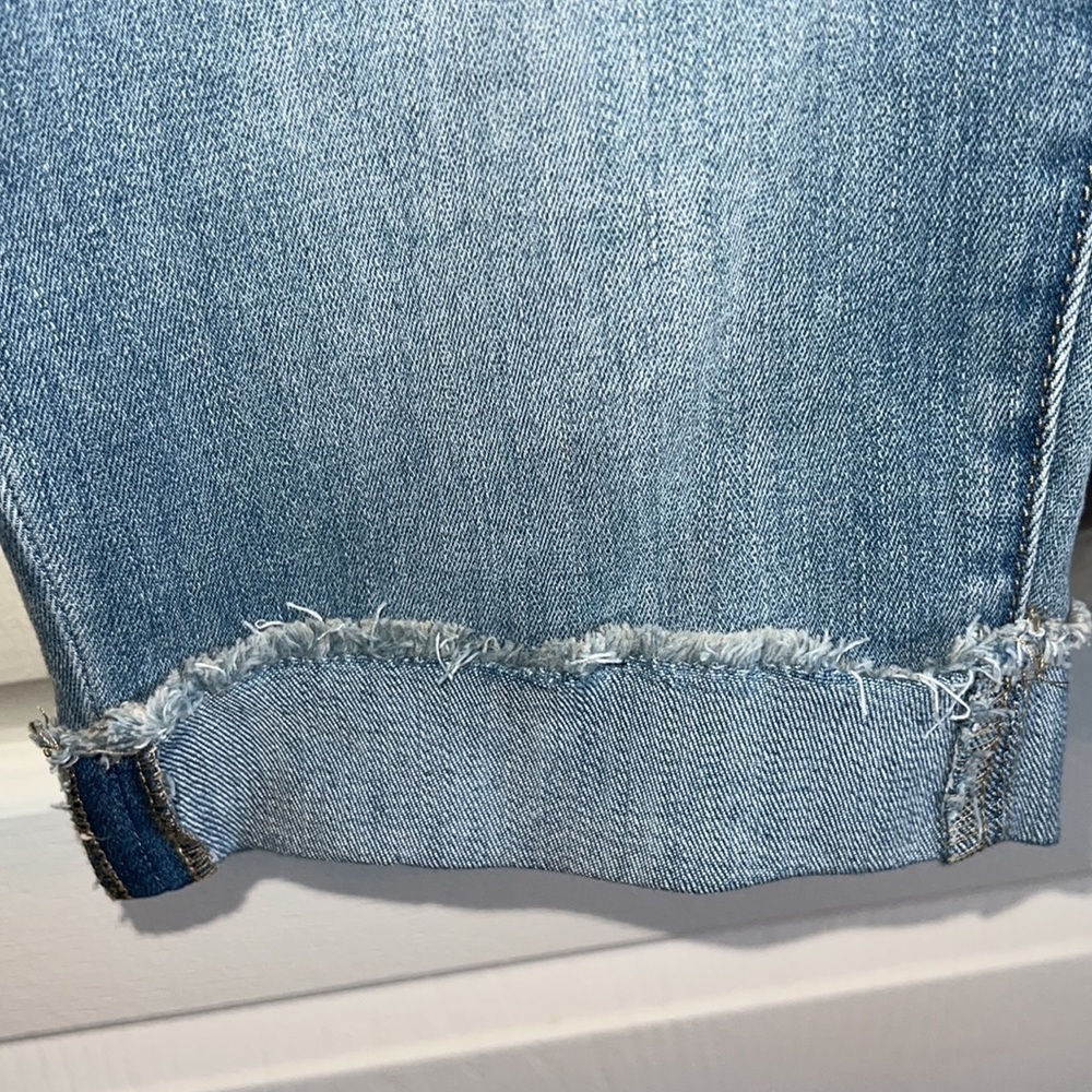 New York and Company - denim capri jeans - size 8 - Picture 3 of 10